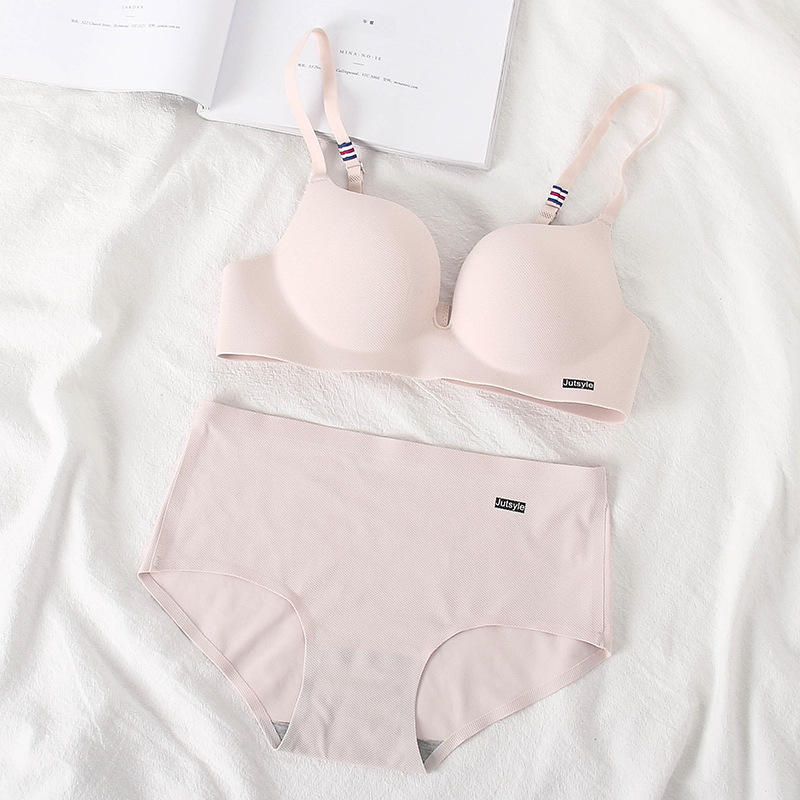Wireless Seamless Bra and Panty Women's Lingerie Set (Pack of 4)