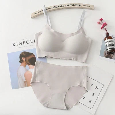 Wireless Seamless Bra and Panty Women's Lingerie Set (Pack of 4)