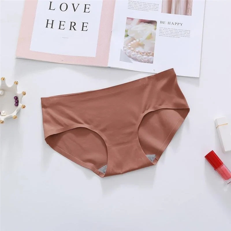 Wireless Seamless Bra and Panty Women's Lingerie Set (Pack of 4)