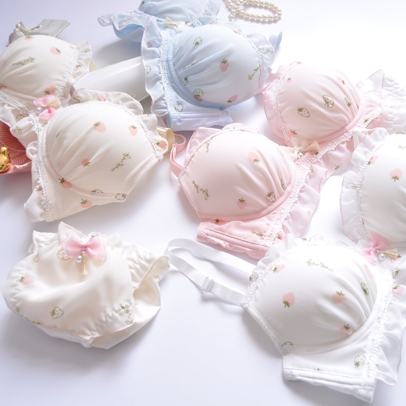 Wireless Seamless Bra and Panty Women's Lingerie Set (Pack of 4)