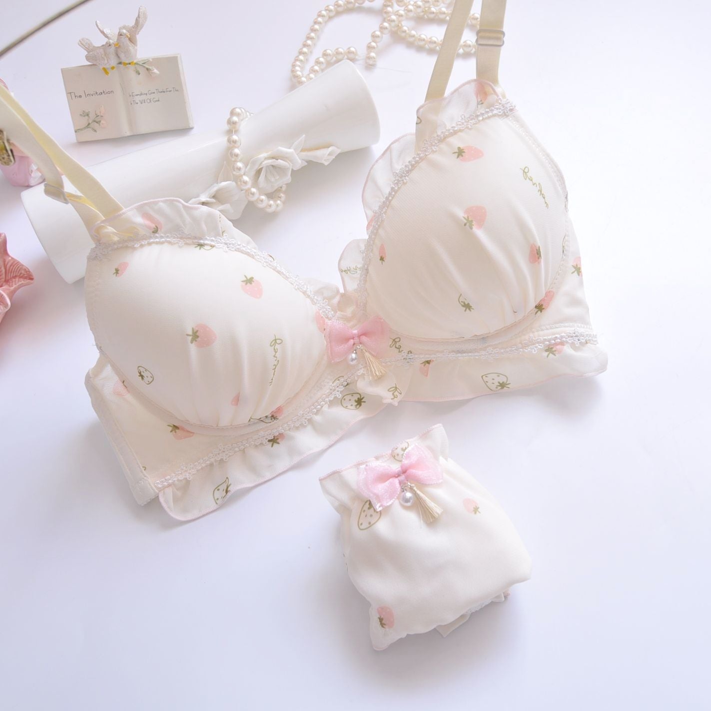 Wireless Seamless Bra and Panty Women's Lingerie Set (Pack of 4)